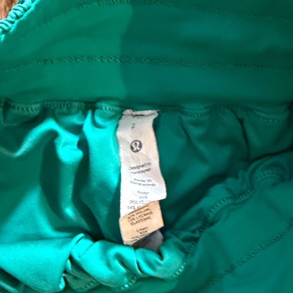 🍋 Lululemon Tracker Shorts 💚 Size 2 - Green - Picture 3 of 3